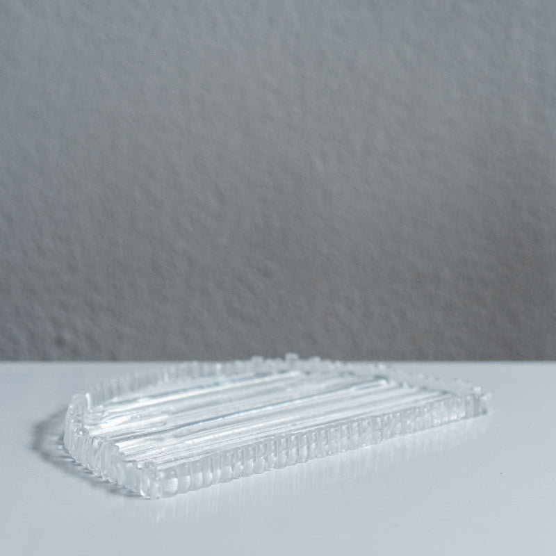 饗庭三七子 tray 半月 A