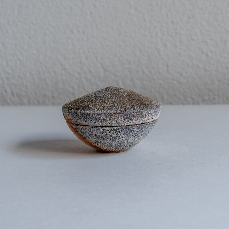 大橋睦 焼締粉引 蓋もの B