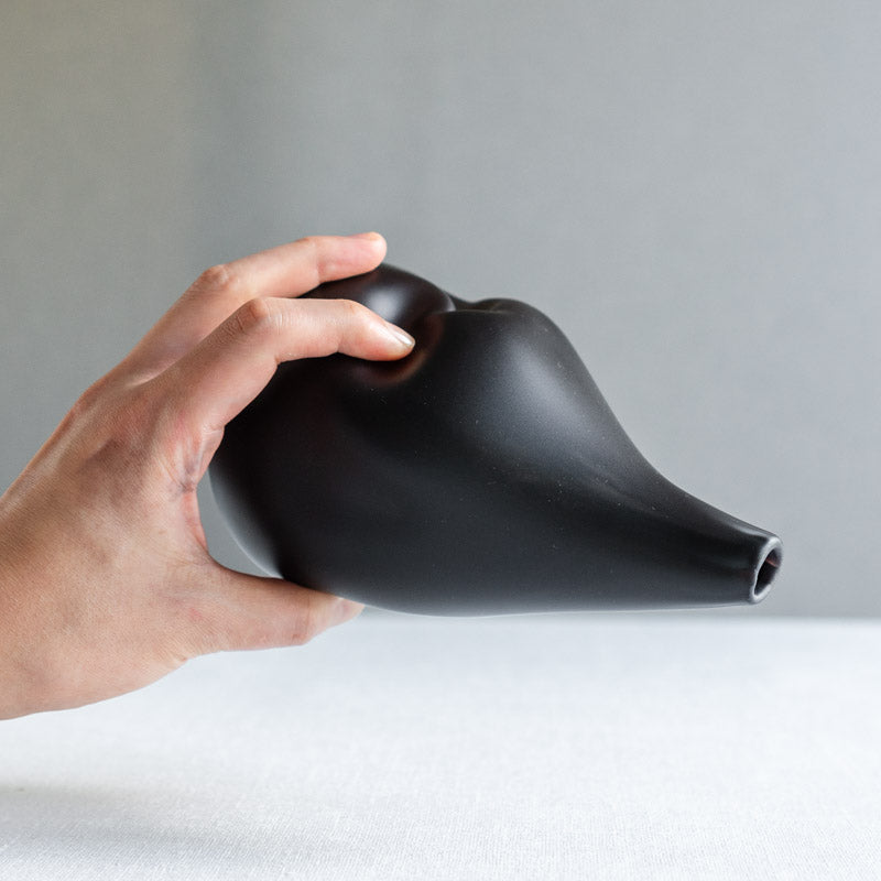 饗庭三七子 flower vase black C