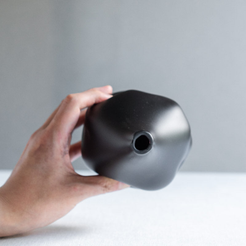 饗庭三七子 flower vase black C
