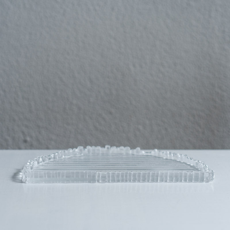 饗庭三七子 tray 半月 A