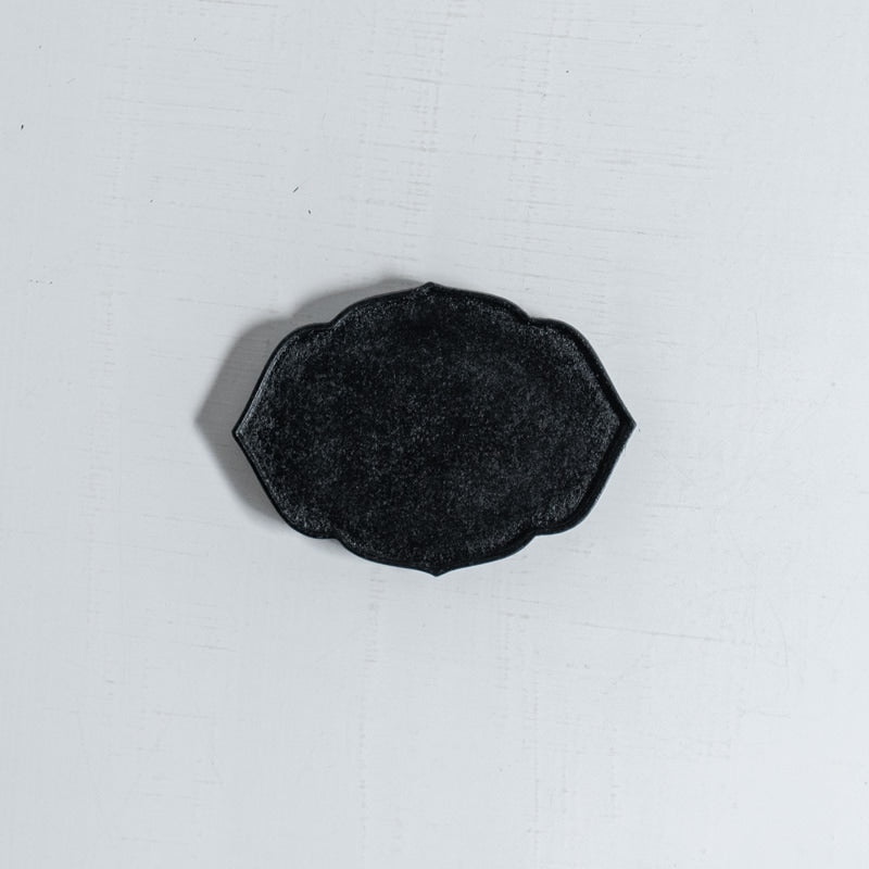 蝶野秀紀 輪花皿 葉 黒 小