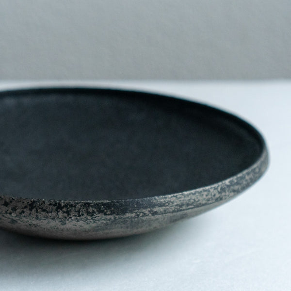 FUNAKI Tomohito flat rim plate 24cm rust lacquer B