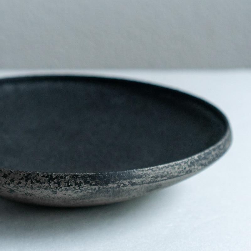 FUNAKI Tomohito flat rim plate 24cm rust lacquer B