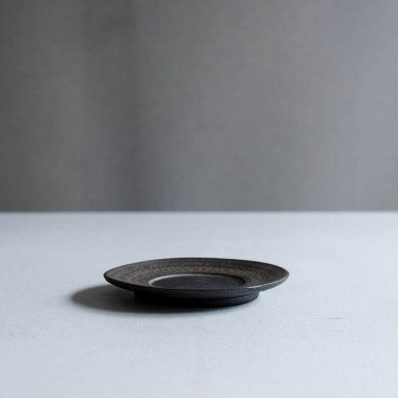 Haga Minoru, black and silver rimmed plate, 13cm
