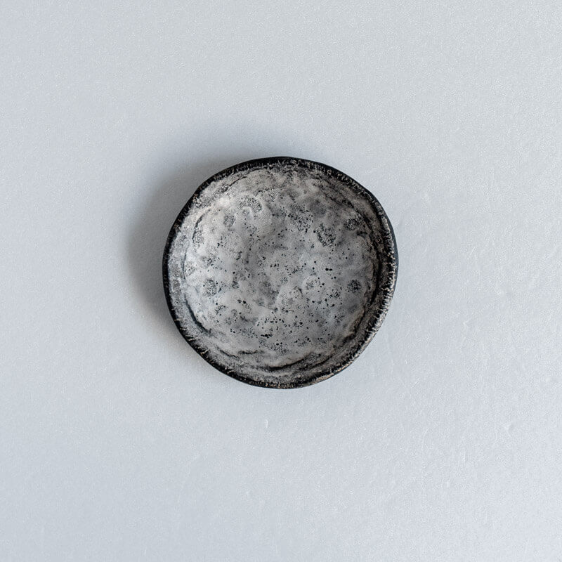 芳賀稔 黒銀 皿 11cm