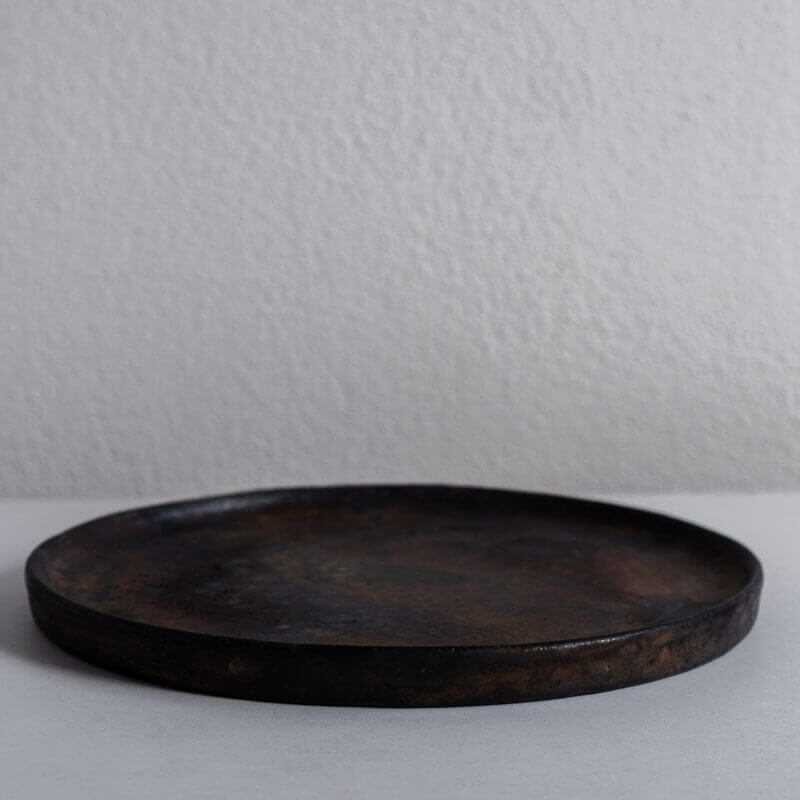 芳賀稔 埋め焼き 黒 切立プレート 25cm A