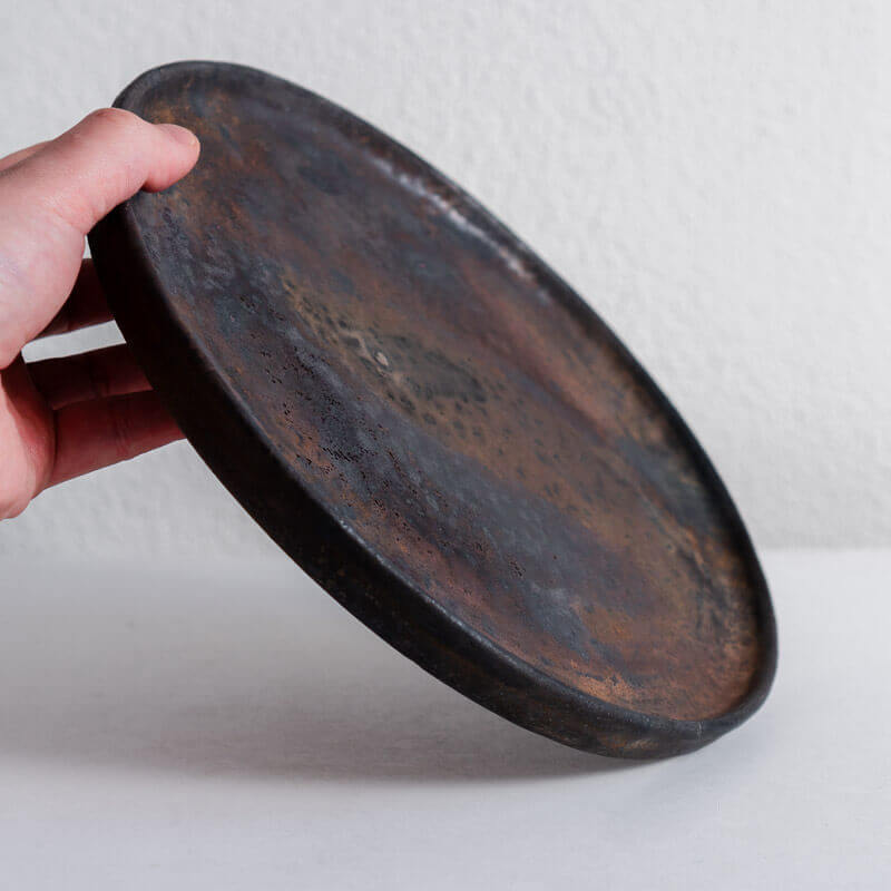 芳賀稔 埋め焼き 黒 切立プレート 25cm A