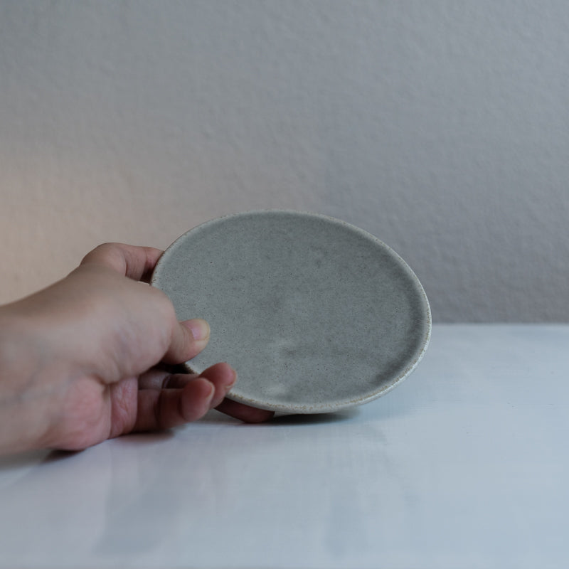 Minamie Satoko 4-inch Footed Plate, Gray