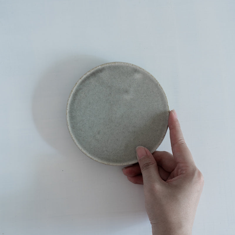 Minamie Satoko 4-inch Footed Plate, Gray