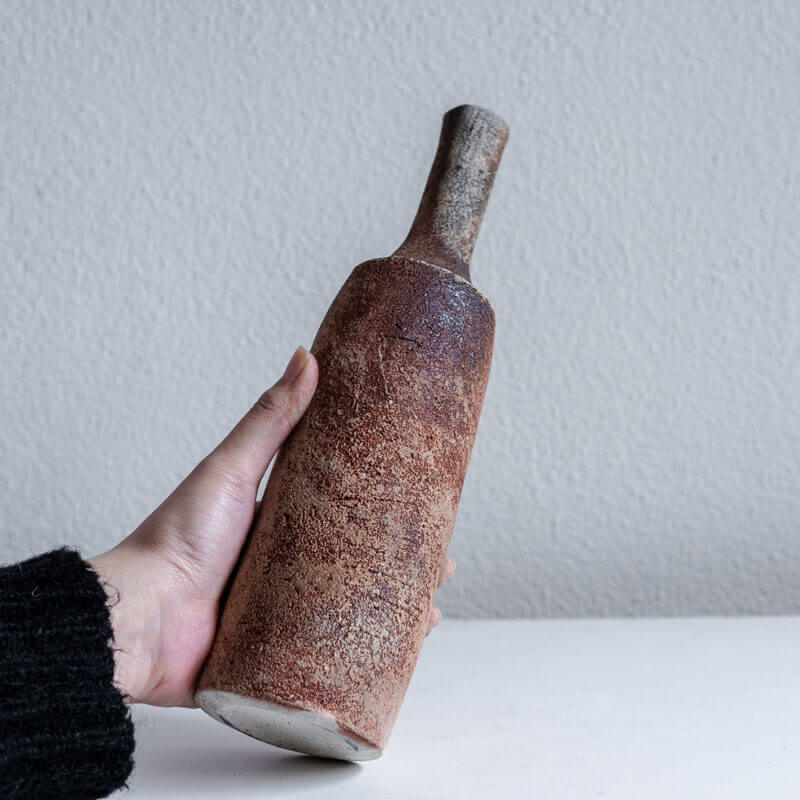 Mutsumi Ohashi Bizen-style with white slip vase A