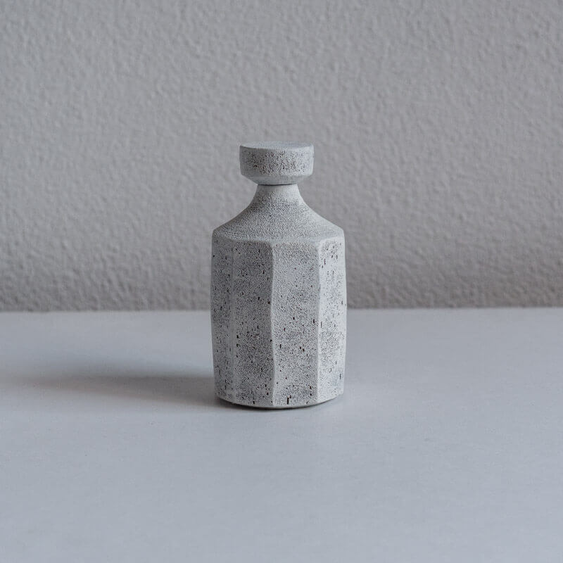 大橋睦 白 蓋つき花器 B