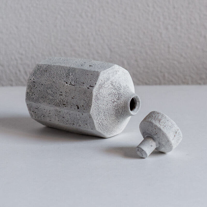大橋睦 白 蓋つき花器 B