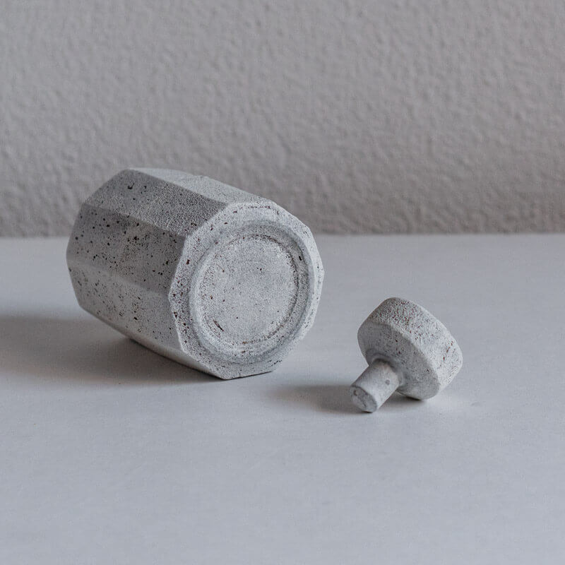 大橋睦 白 蓋つき花器 B
