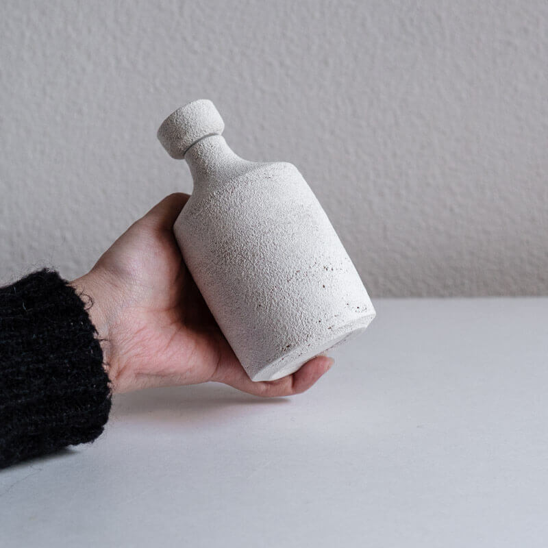 大橋睦 白 蓋つき花器 C